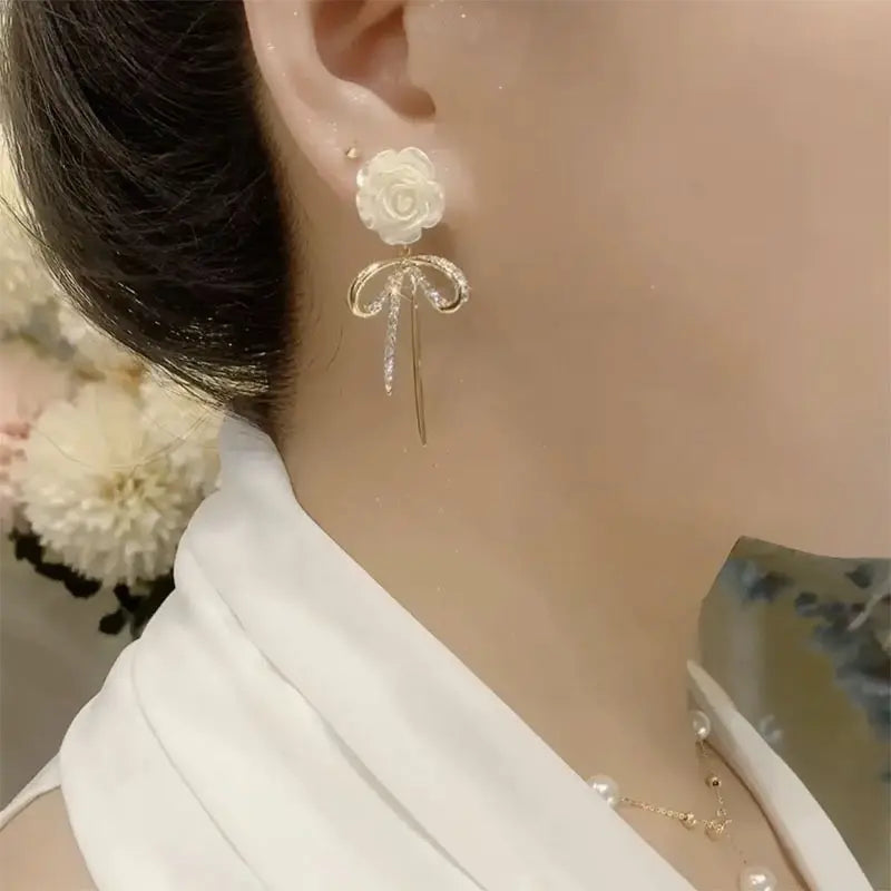 Camellia High-Grade Elegant Light Luxury Metal Bowknot Earrings for Women French Retro Long Tassel Earrings