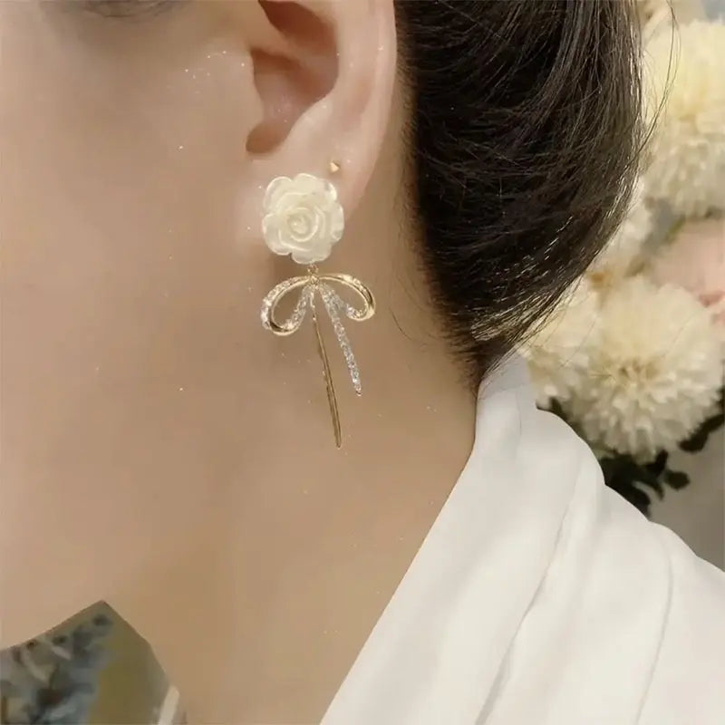 Camellia High-Grade Elegant Light Luxury Metal Bowknot Earrings for Women French Retro Long Tassel Earrings