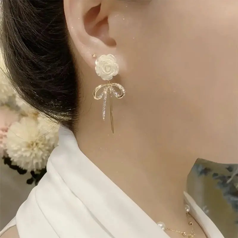 Camellia High-Grade Elegant Light Luxury Metal Bowknot Earrings for Women French Retro Long Tassel Earrings